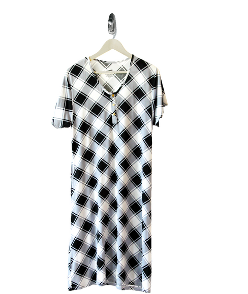 Checked 24/7 House Dress from Undercover Mama for Pregnancy, Breastfeeding and Everyday.